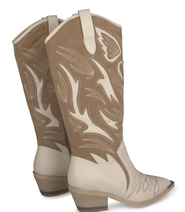 comprar_bota_vaquera_con_adorno_alas_2.webp Botas Planas*Alma en Pena Comprar Bota Vaquera Con Adorno Alas