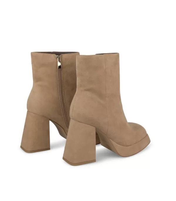 comprar_botin_de_piel_con_punta_cuadrada_2-2.webp Botines Tacón*Alma en Pena Comprar Botin De Piel Con Punta Cuadrada